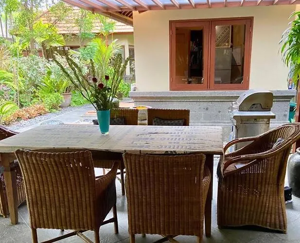 Spacious 4-bedroom Garden * Sanur